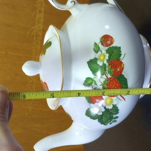 Royal Grafton Numbered Fine Bone China Teapot, Strawberry Design, Gold Edging - Picture 7 of 8